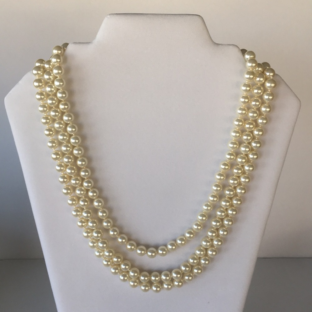 Jacqueline Kennedy Pearl Necklace 20”